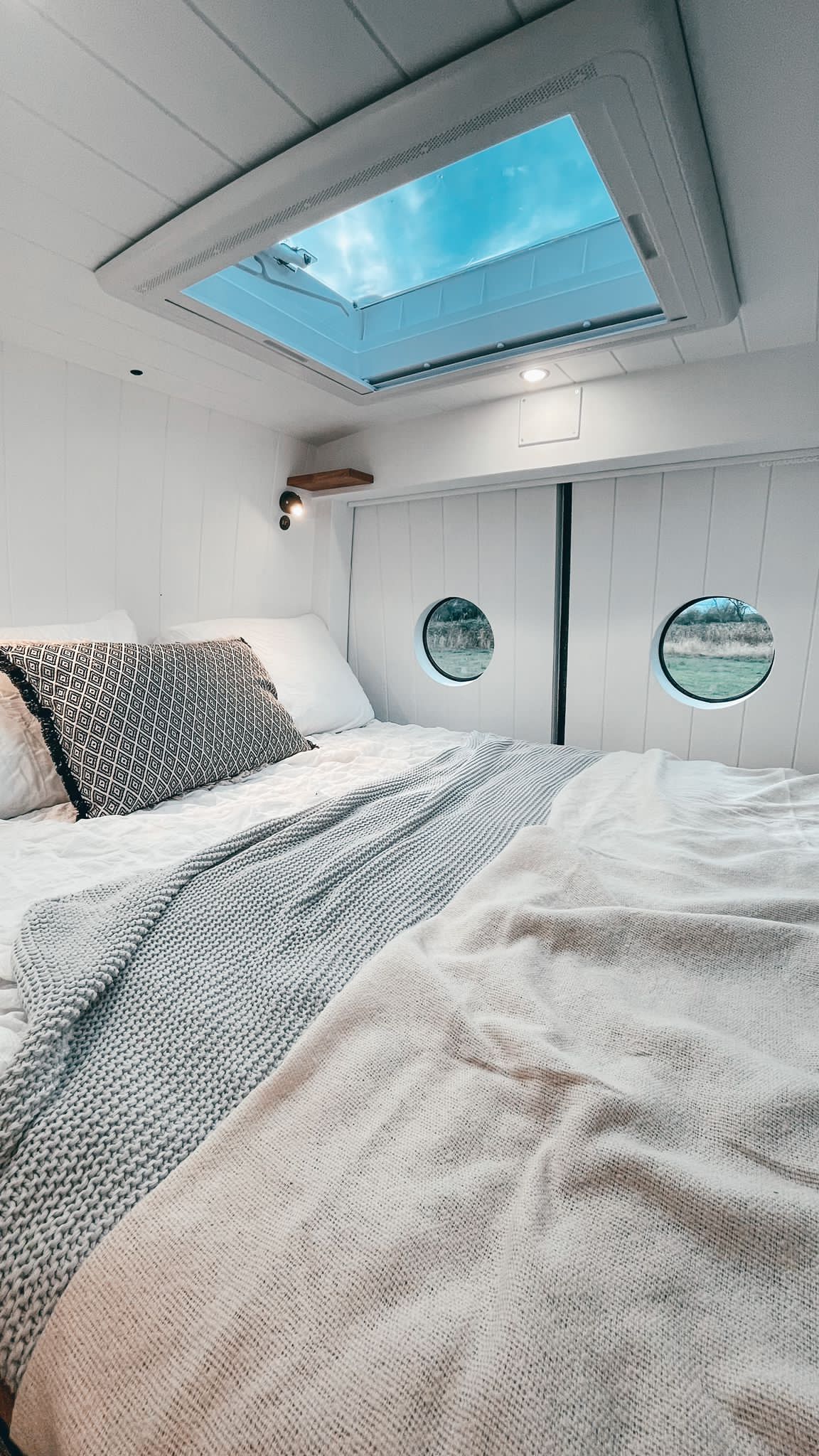 Double bed with skylight